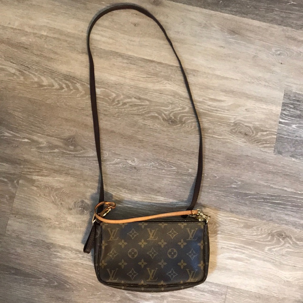 Small LV side purse